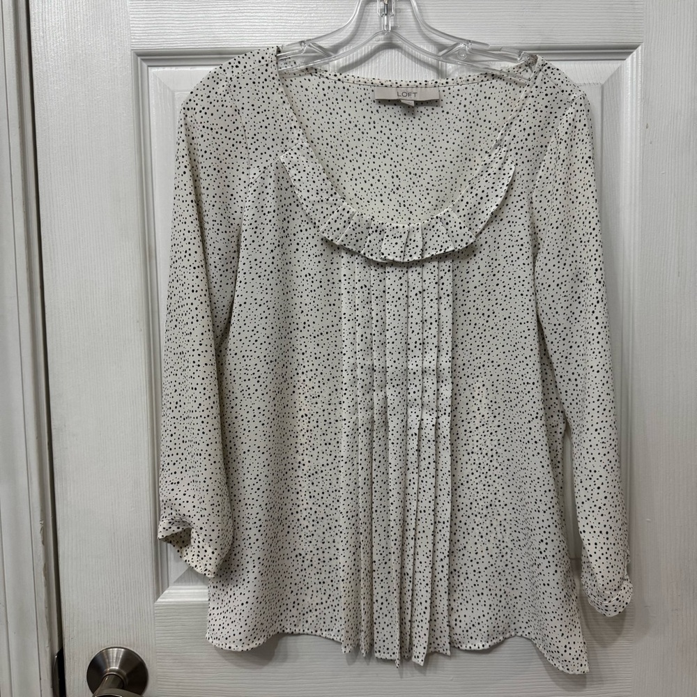 💜 LOFT White and Black Women's Top